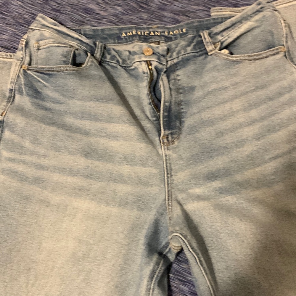 Women’s light blue Americans Eagle jeans. Sz 18 long. Like brand new